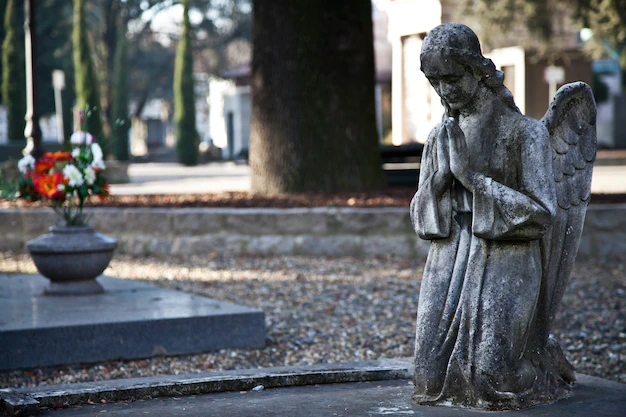 AVVISO PUBBLICO PER LA FORMAZIONE DI UNA GRADUATORIA PER L'ASSEGNAZIONE DI SUOLI NEL CIMITERO COMUNALE